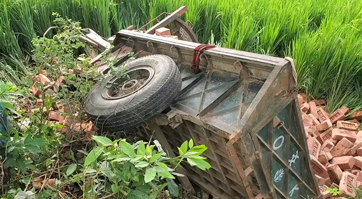 আক্কেলপুরে ট্রলি নিয়ন্ত্রণ হারিয়ে খাদে, নিহত ১